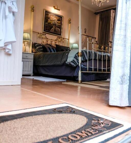 Номер Deluxe с Балконом, Art Gallery Guest House