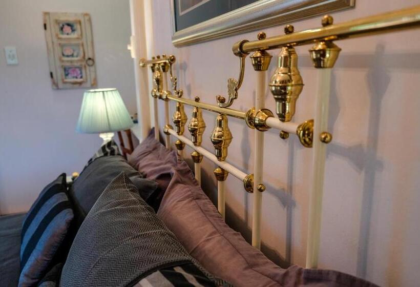 Номер Deluxe с Балконом, Art Gallery Guest House