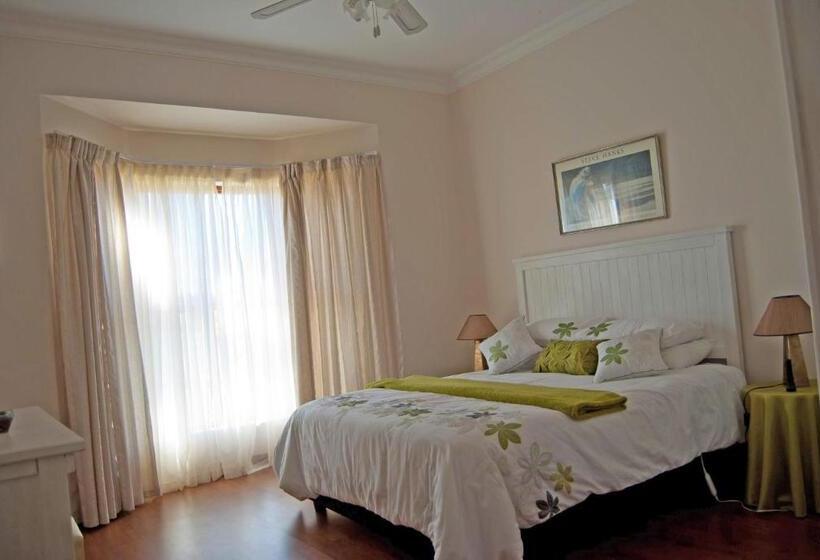 Шале 1 Спальня, Hartley Manor Guest House