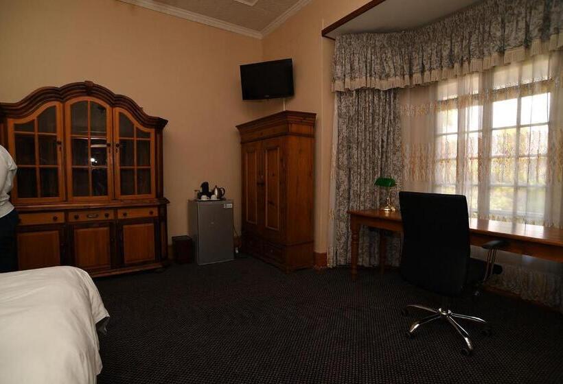 اتاق لوکس, Halfway House
