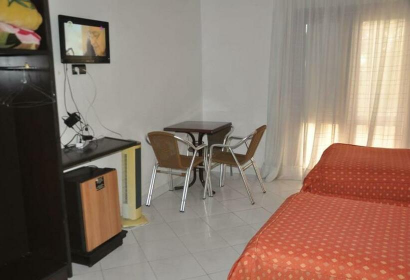 اتاق استاندارد سه نفره, Hôtel Marina