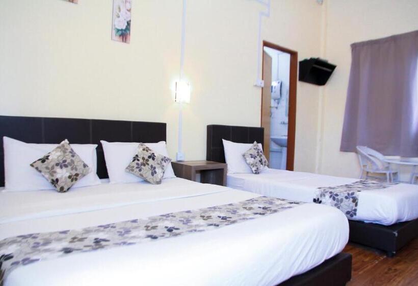 Номер Стандарт Трехместный, Myra Hotel Mersing