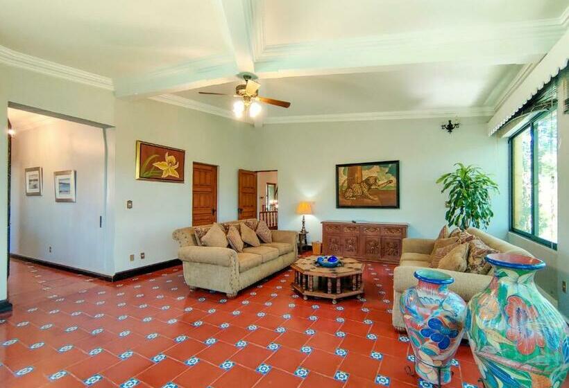 جناح ديلوكس, Rancho La Joya