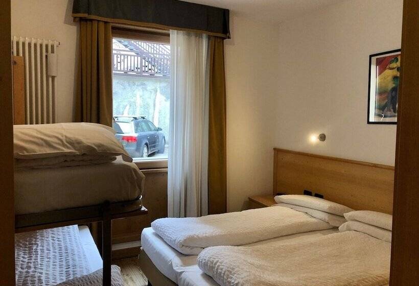 Economy Quadruple Room, Derby