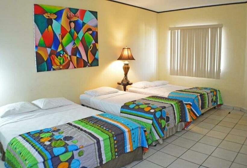Habitación Triple Estándar, Los Balcones De Chinandega