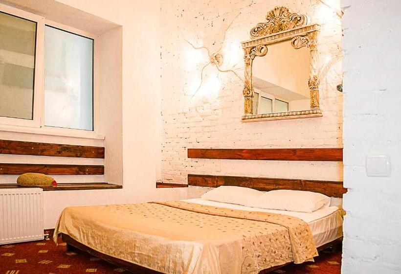 اتاق راحتی سه تخته, Guest House De Rishelye