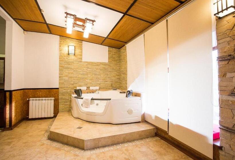 استودیوی لوکس, Spa Hotel Myslyvskiy Dvir