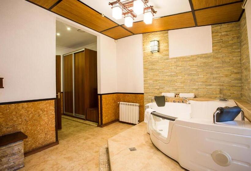 استودیوی لوکس, Spa Hotel Myslyvskiy Dvir