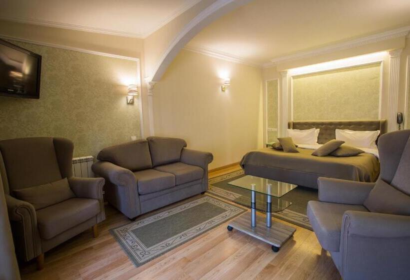 استودیوی لوکس, Spa Hotel Myslyvskiy Dvir