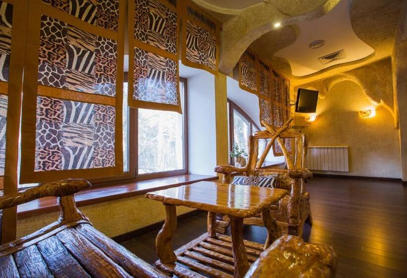 استودیوی لوکس, Spa Hotel Myslyvskiy Dvir