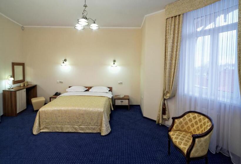 جناح جونيور, Svityaz Resort