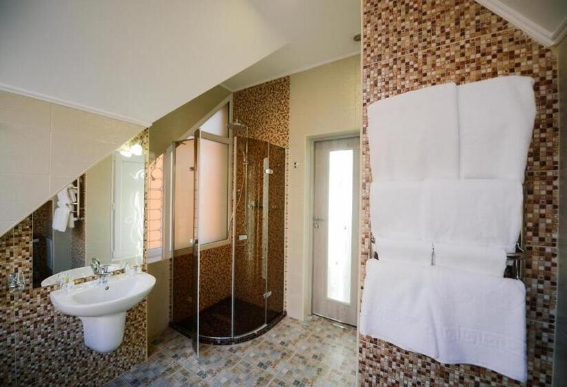 سوئیت جونیور خانوادگی, Svityaz Resort