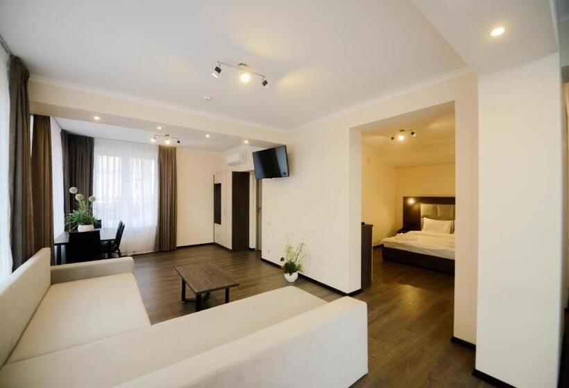 سوئیت جونیور خانوادگی, Svityaz Resort
