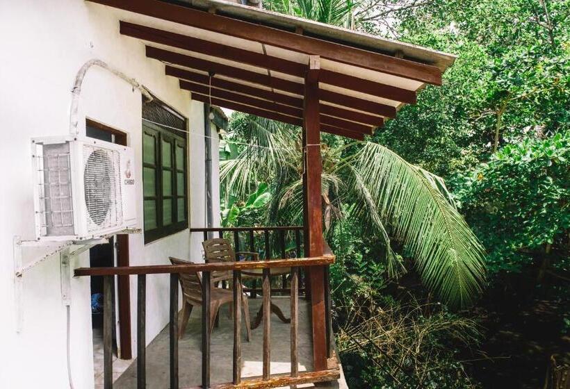 Номер Deluxe, Kadolana Guest House