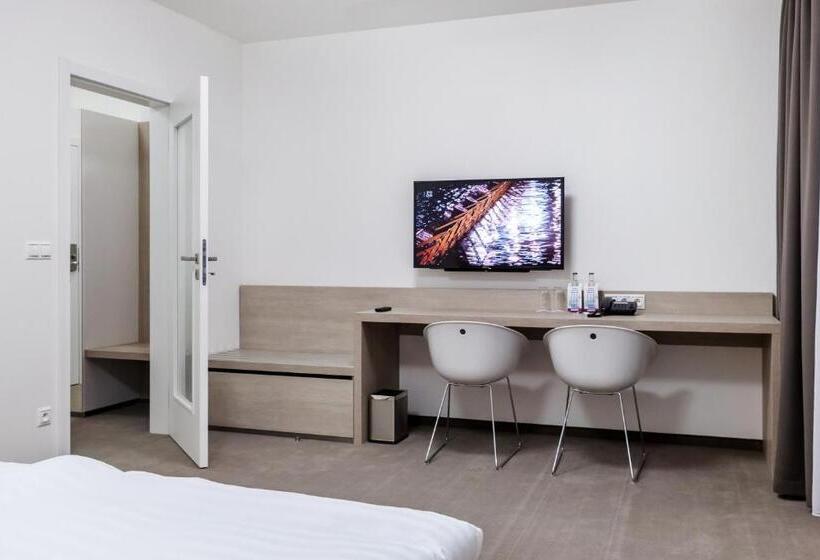 Habitación Estándar, Morava