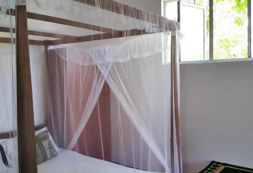 اتاق استاندارد سه تخته با بالکن, Pearl Resort Mirissa