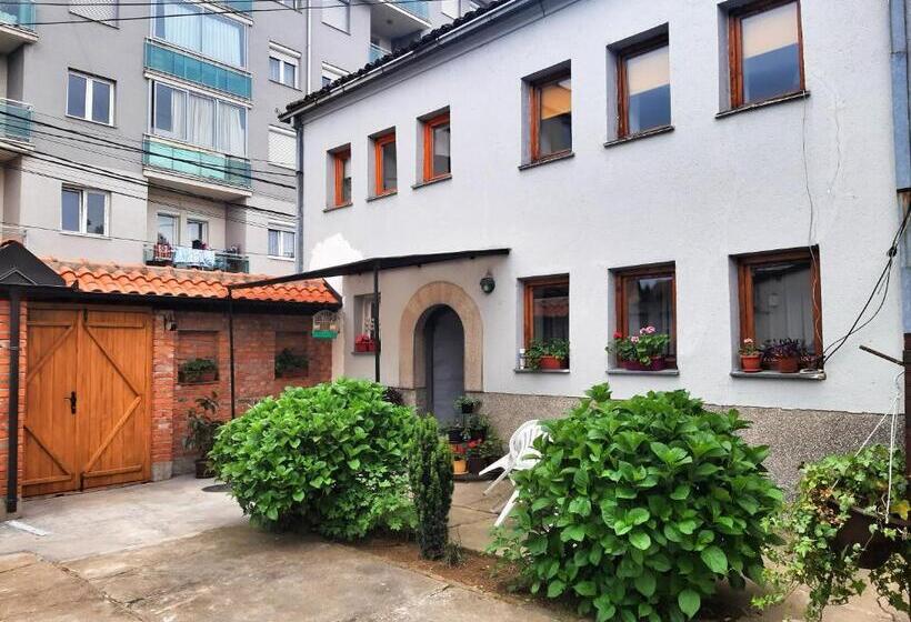 공동 객실, Kulla Dula Guesthouse