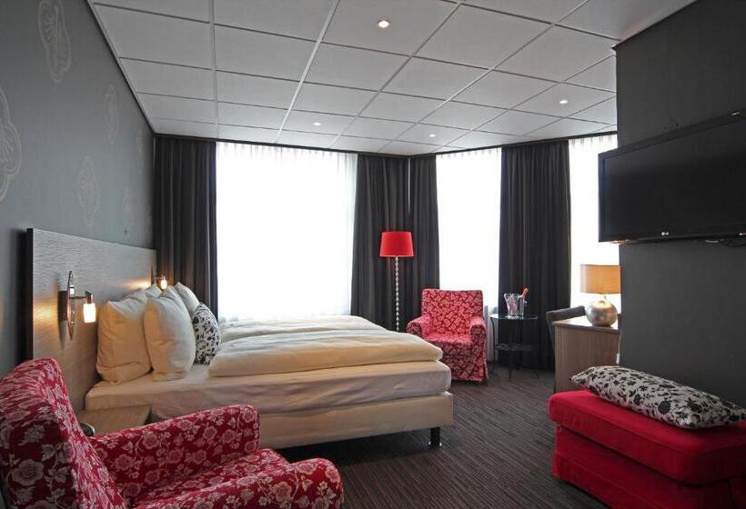 컴포트 룸, Grand Hotel Monopole