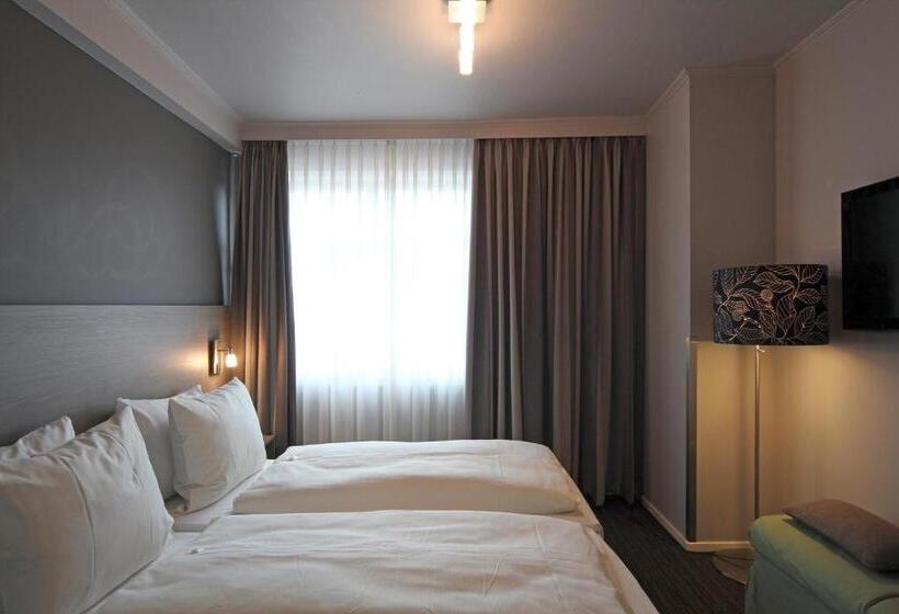 컴포트 룸, Grand Hotel Monopole