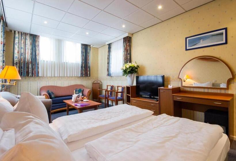 Полулюкс, Grand Hotel Monopole