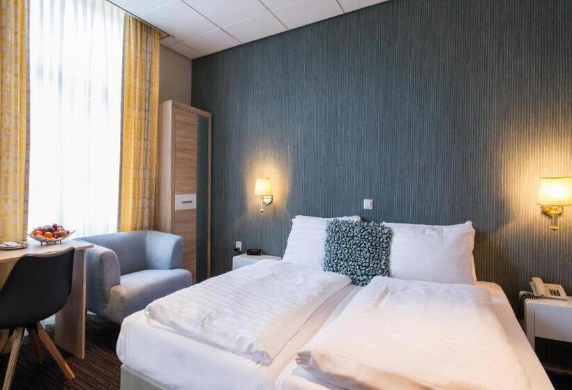 컴포트 룸, Grand Hotel Monopole