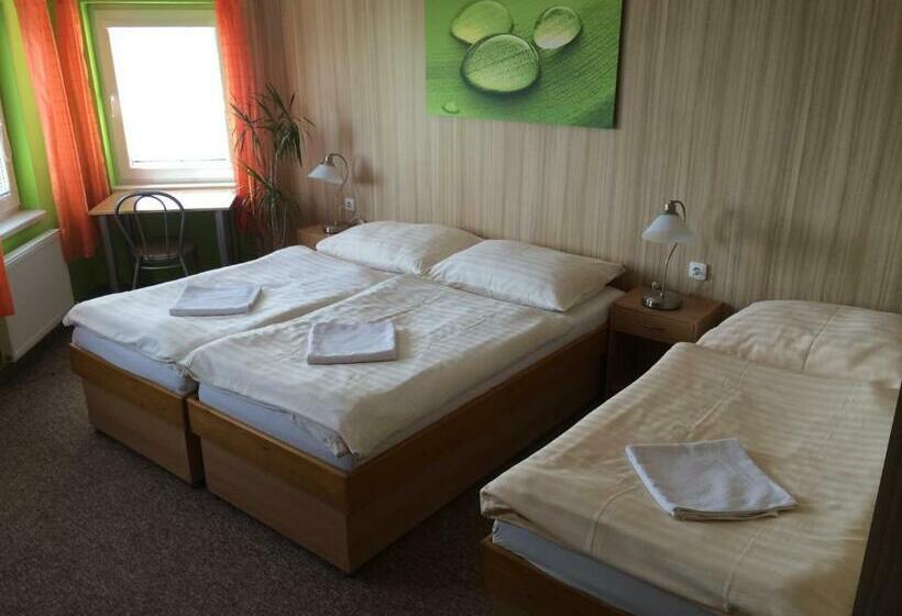 חדר סטנדרט לשלושה, Pohádka