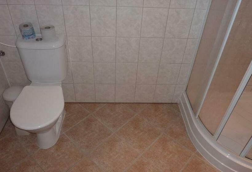 Standard Yhden Hengen Huone, Tht