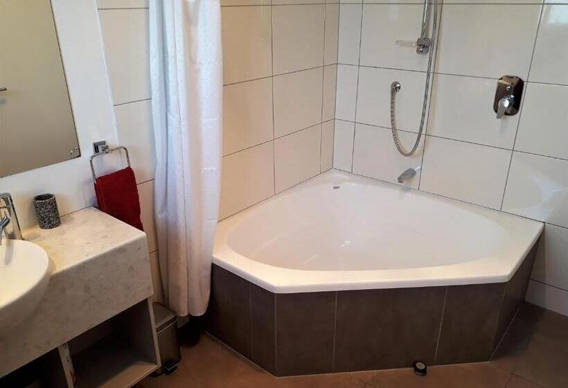 Апартаменты 2 Спальни, Mohua Motels