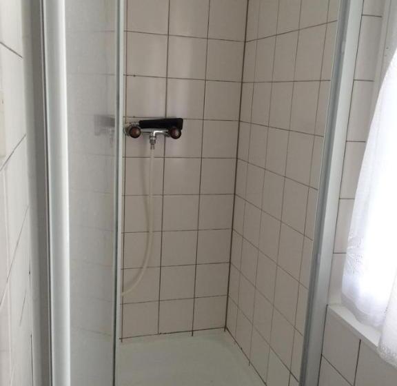 家庭房间共用浴室, Gruppenhaus Rosy   Hostel
