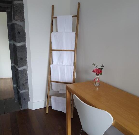 스탠다드 룸 공동 욕실, Azores Youth Hostels   Pico