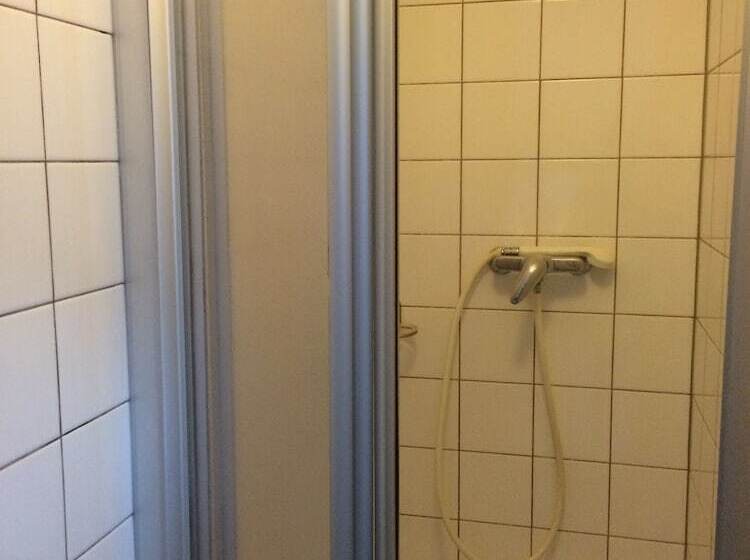 标准四人间共用浴室, Gruppenhaus Rosy   Hostel