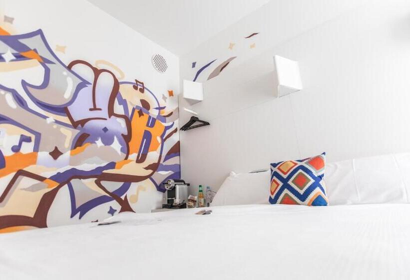 Номер Стандарт, Ibis Styles Lausanne Center Mad House