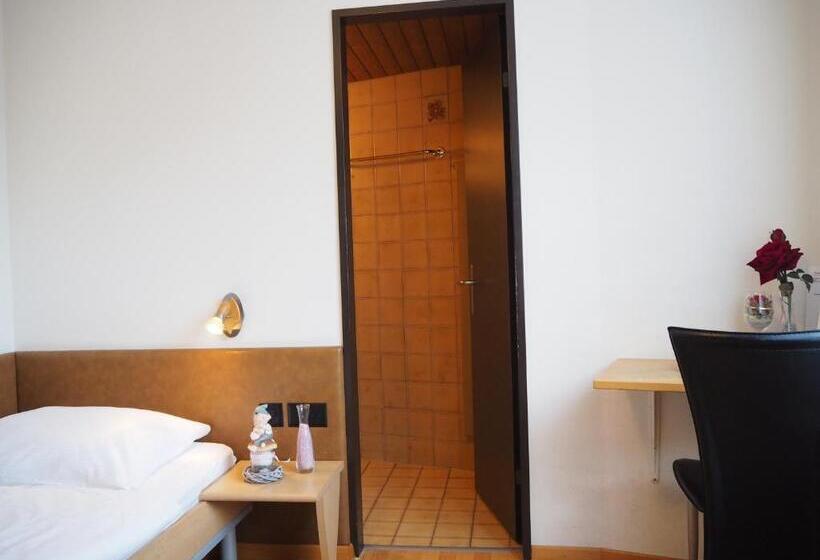 غرفة قياسية فردية, Stadthof Glarus