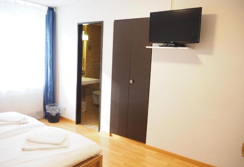 غرفة قياسية ثلاثية, Stadthof Glarus
