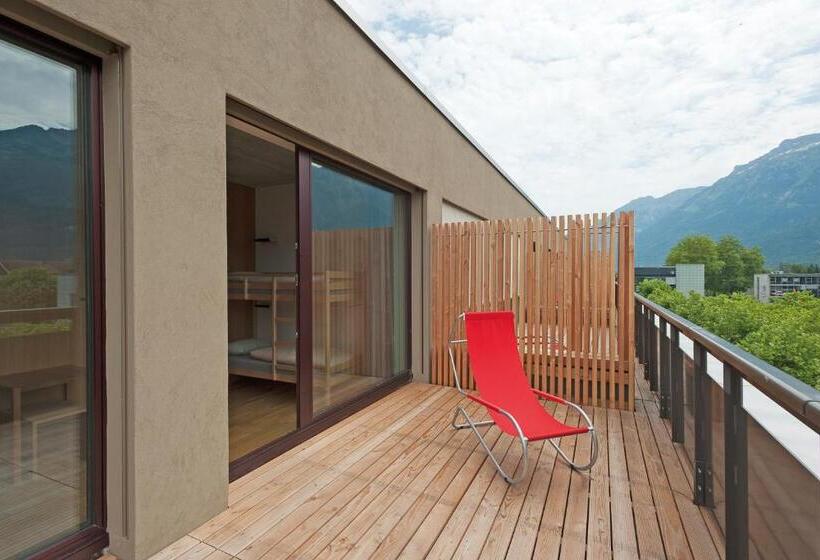 标准间带阳台, Interlaken Youth Hostel
