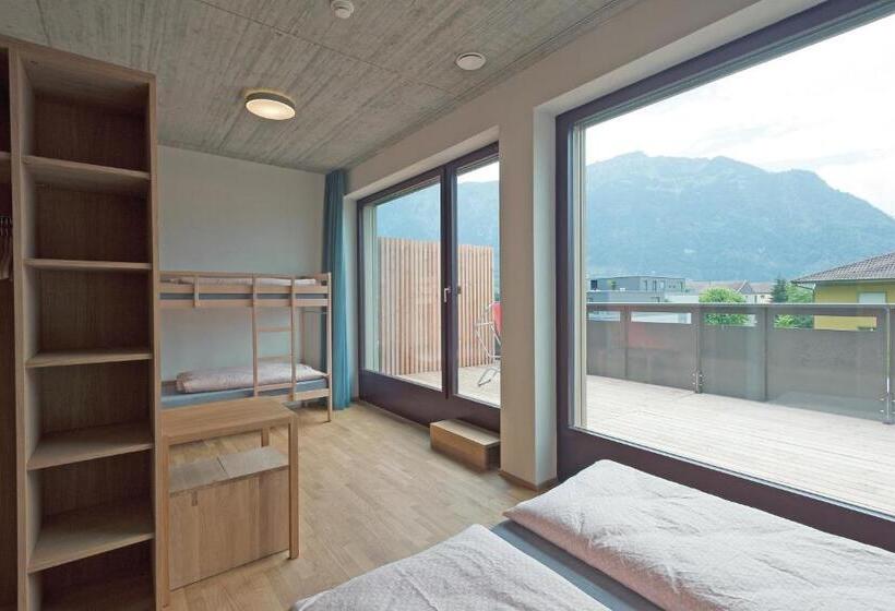 带阳台标准四人间, Interlaken Youth Hostel