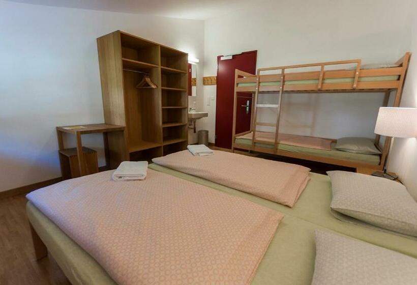 Standard 4 Pers. Værelse Delt Badeværelse, Pontresina Youth Hostel