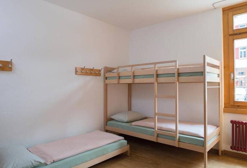 Standard 4 Pers. Værelse Delt Badeværelse, Pontresina Youth Hostel
