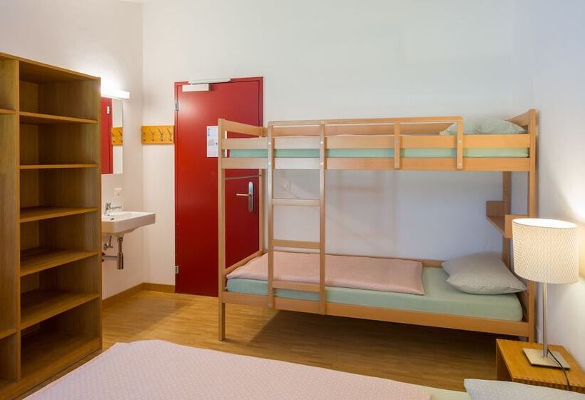 Standard Værelse Delt Badeværelse, Pontresina Youth Hostel
