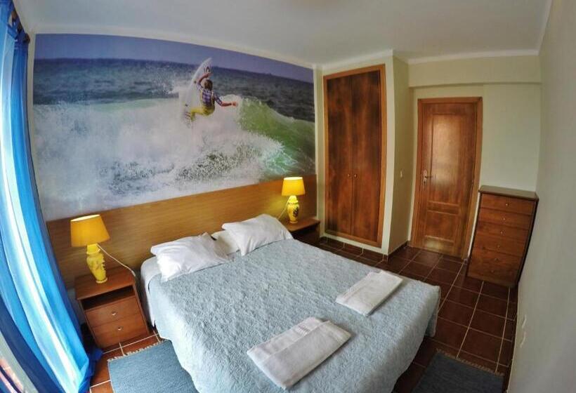Номер Стандарт Вид на Море с Балконом, Supertubos Beach Hostel