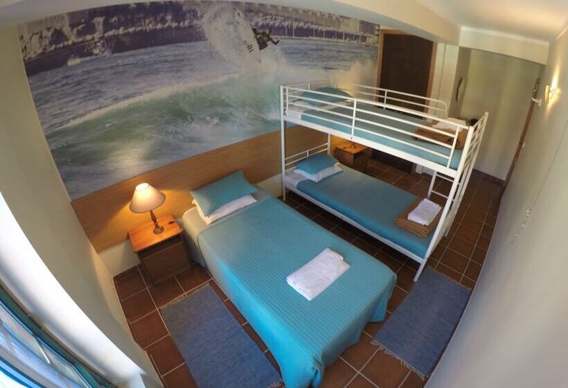 Трехместный Номер Стандарт Совместная Ванная, Supertubos Beach Hostel