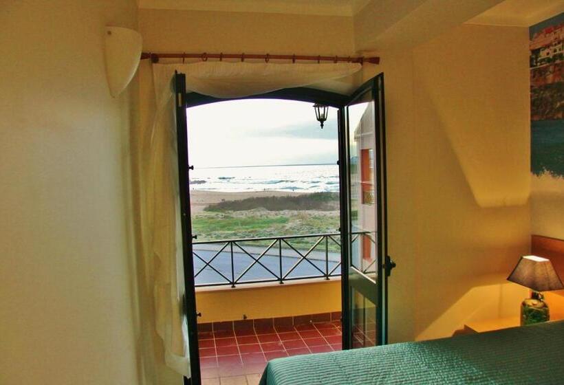 Номер Стандарт Вид на Море с Балконом, Supertubos Beach Hostel
