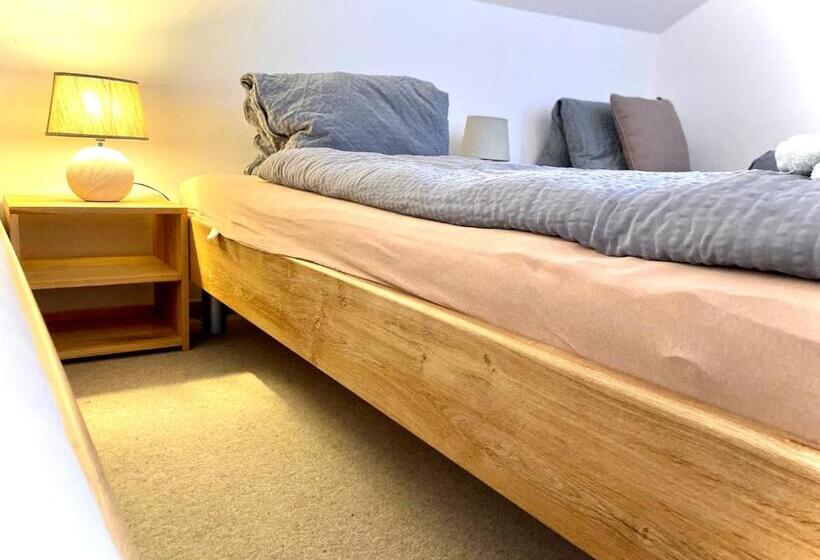 غرفة قياسية ثلاثية, Viva Hostel