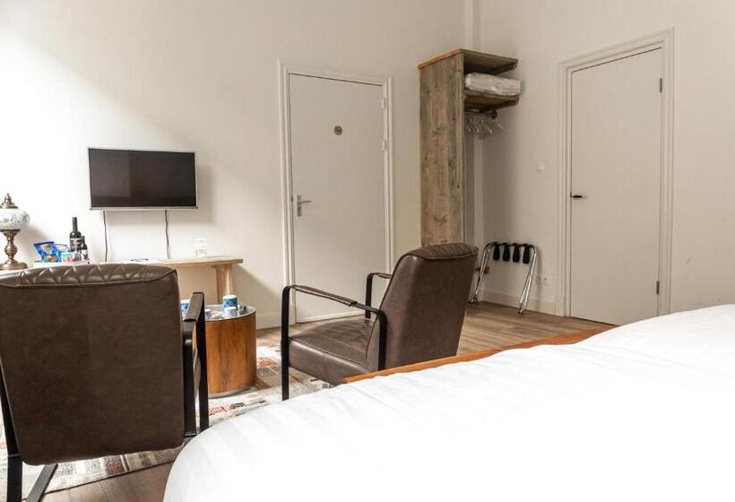 스탠다드 스튜디오, 1001 Nights Boutique Lofts