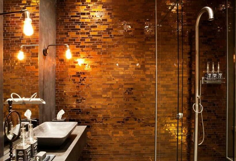 标准间, Manzo's Suites