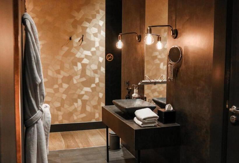 套房, Manzo's Suites
