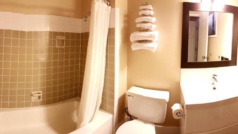 Suite Queen Bed, Above Tide Motel
