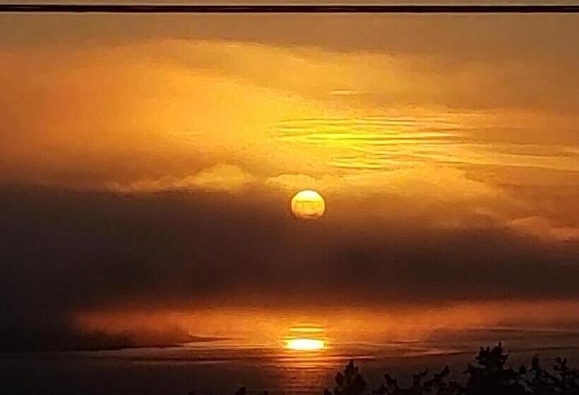 חדר מוזל עם נוף לים, Above Tide Motel