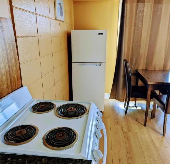 استودیوی استاندارد با تخت دو نفره بزرگ, Above Tide Motel
