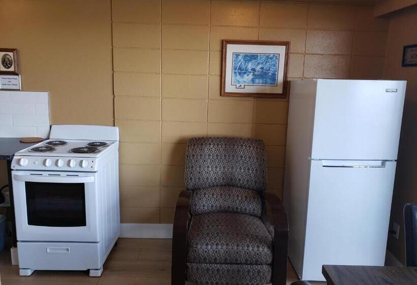استودیوی استاندارد با تخت دو نفره بزرگ, Above Tide Motel
